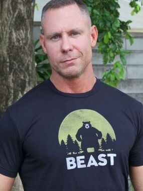 Ruff Rider Beast T Shirt XL Gently worn Cotton blend no fabric tag 23" armpits